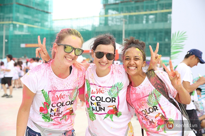 Mặc cho trời mưa lớn, h&agrave;ng ng&agrave;n bạn trẻ vẫn c&ugrave;ng nhau quẩy hết m&igrave;nh với Color Me Run 2017 tại S&agrave;i G&ograve;n! - Ảnh 20.
