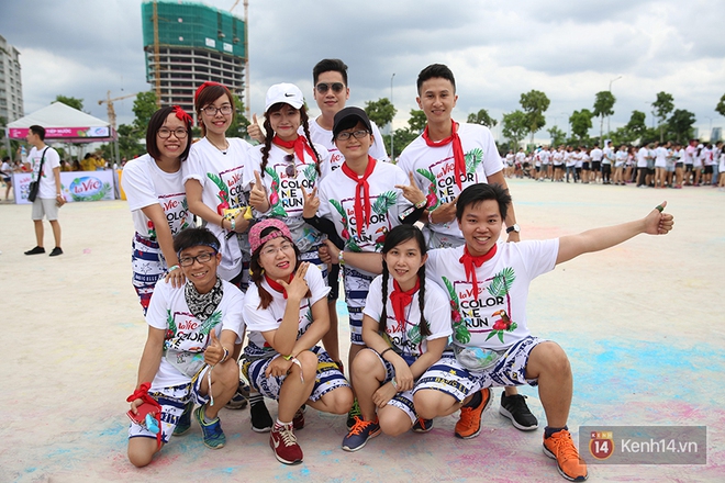 Mặc cho trời mưa lớn, hàng ngàn bạn trẻ vẫn cùng nhau quẩy hết mình với Color Me Run 2017 tại Sài Gòn! - Ảnh 22.