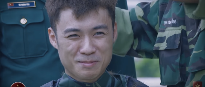 Mu&ocirc;n v&agrave;n biểu cảm hỉ, nộ, &aacute;i, ố của d&agrave;n mỹ nam khi bị cắt t&oacute;c trong Sao nhập ngũ - Ảnh 5.