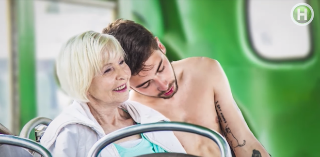 Next Top Ukraine cho th&iacute; sinh b&aacute;n nude, chụp h&igrave;nh th&acirc;n mật với c&aacute;c cụ gi&agrave; - Ảnh 1.