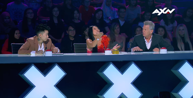 Lần thứ 2 xuất hiện, nh&oacute;m nhảy Việt Nam khiến gi&aacute;m khảo Asias Got Talent tranh c&atilde;i s&ocirc;i nổi - Ảnh 6.