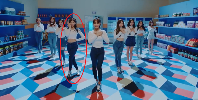 Sana trượt chân, tạo dáng lạc lõng trong teaser MV mới của TWICE - Ảnh 3.