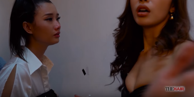 The Look: Trong khi Minh T&uacute; nổi cơn thịnh nộ th&igrave; Phạm Hương lại c&oacute; h&agrave;nh động đẹp n&agrave;y! - Ảnh 2.