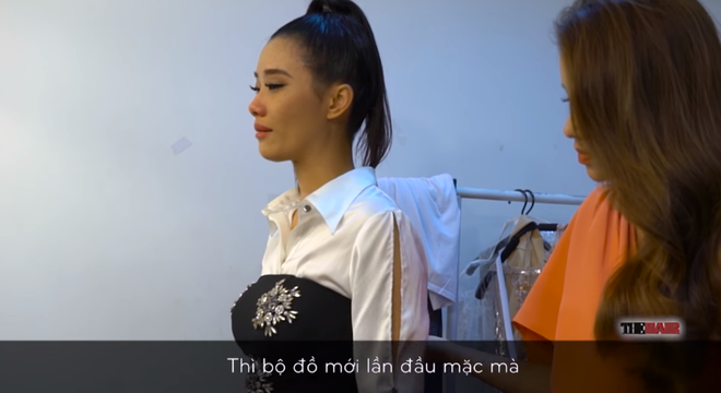 The Look: Trong khi Minh T&uacute; nổi cơn thịnh nộ th&igrave; Phạm Hương lại c&oacute; h&agrave;nh động đẹp n&agrave;y! - Ảnh 4.