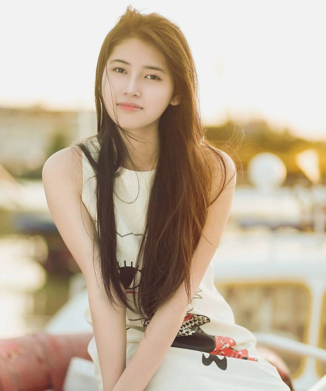 C&ocirc; bạn Hải Ph&ograve;ng bị chụp l&eacute;n l&uacute;c đang ngủ gật được gọi l&agrave; Suzy phi&ecirc;n bản Việt - Ảnh 5.