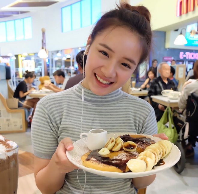 C&ocirc; b&eacute; c&oacute; t&oacute;c m&aacute;i chuột gặm nổi tiếng Th&aacute;i Lan ng&agrave;y n&agrave;o giờ đ&atilde; l&agrave; hot girl cực xinh đẹp! - Ảnh 9.