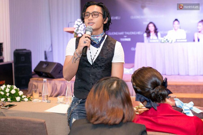 Vừa bị ch&ecirc; ăn mặc l&ocirc;i th&ocirc;i, Hữu Vi tiếp tục nhận chỉ tr&iacute;ch thiếu t&ocirc;n trọng kh&aacute;ch mời khi ngồi l&ecirc;n b&agrave;n trong họp b&aacute;o - Ảnh 1.