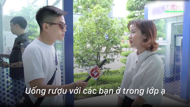 Clip: Bạn đ&atilde; từng bị vinh danh trong sổ đầu b&agrave;i bởi l&iacute; do g&igrave;? - Ảnh 2.