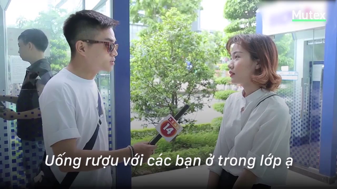 Clip: Bạn đã từng bị vinh danh trong sổ đầu bài bởi lí do gì? - Ảnh 2.