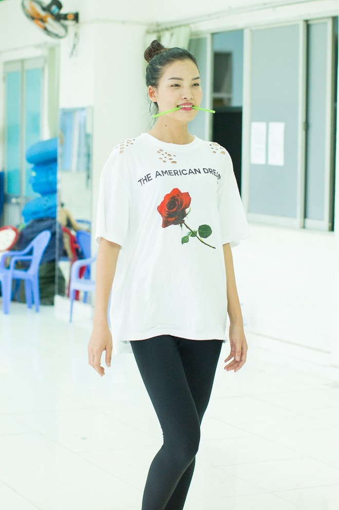 Nam Trung - V&otilde; Ho&agrave;ng Yến căng thẳng tập luyện cho top 3 Vietnams Next Top Model - Ảnh 9.