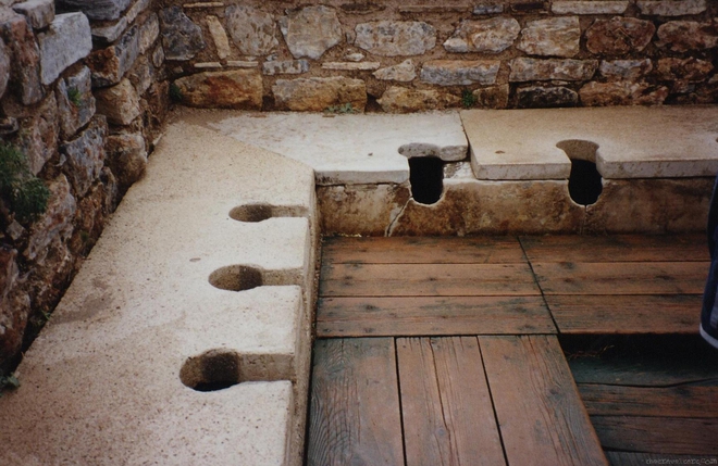Chuyện đi vệ sinh của thời La Mã cổ đại: có nhiều chi tiết thú vị mà chúng ta không hề biết - Ảnh 2.