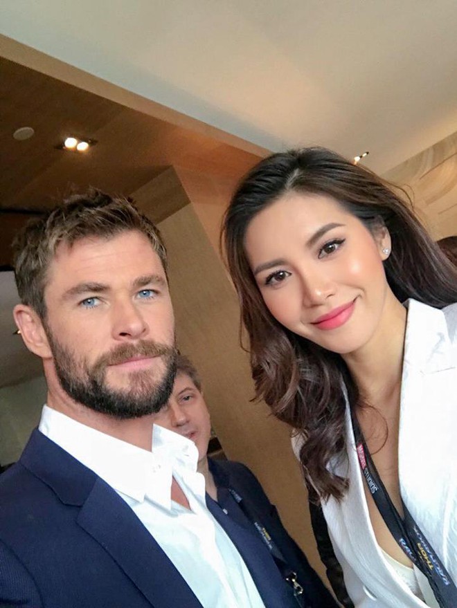 Minh Tú xinh đẹp tại đất Úc, khoe hình chụp cùng Thor Chris Hemsworth - Ảnh 1.