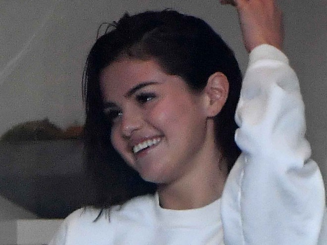 Hết cãi nhau, Selena Gomez lại tươi cười hạnh phúc hẹn hò Justin Bieber đi tập Pilates - Ảnh 2.