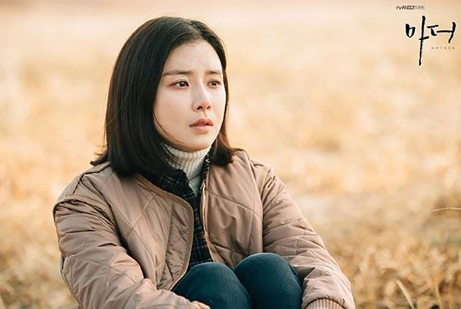 Mother - tác phẩm về nạn ngược đãi trẻ em khiến Lee Bo Young rơi nước mắt - Ảnh 6.