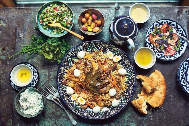 Độc đ&aacute;o ẩm thực Plov ở Uzbekistan: m&oacute;n cơm ban đầu chỉ giới qu&yacute; tộc mới được ăn - Ảnh 1.
