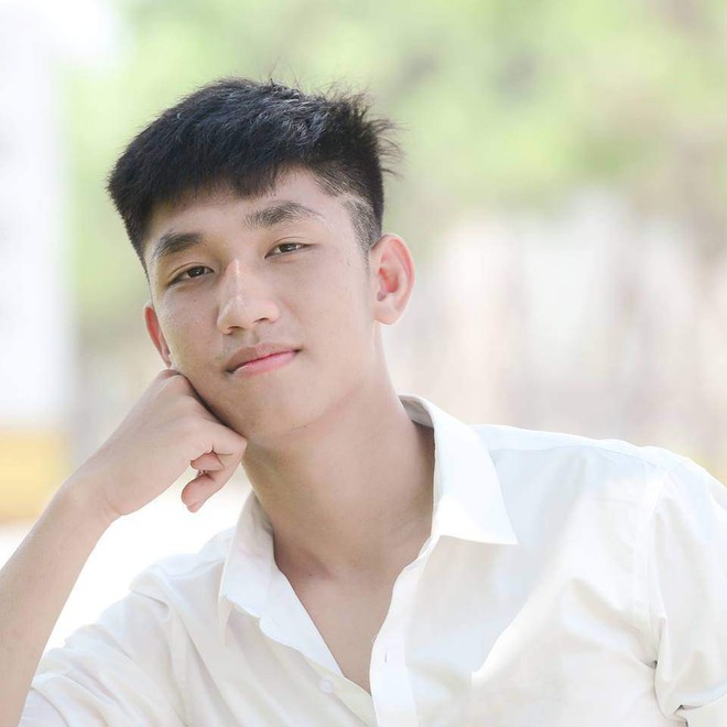 U23 Việt Nam: Chỉ cần diện sơ mi trắng th&ocirc;i l&agrave; kh&ocirc;ng cần cưa, c&ocirc; g&aacute;i n&agrave;o cũng đổ! - Ảnh 3.