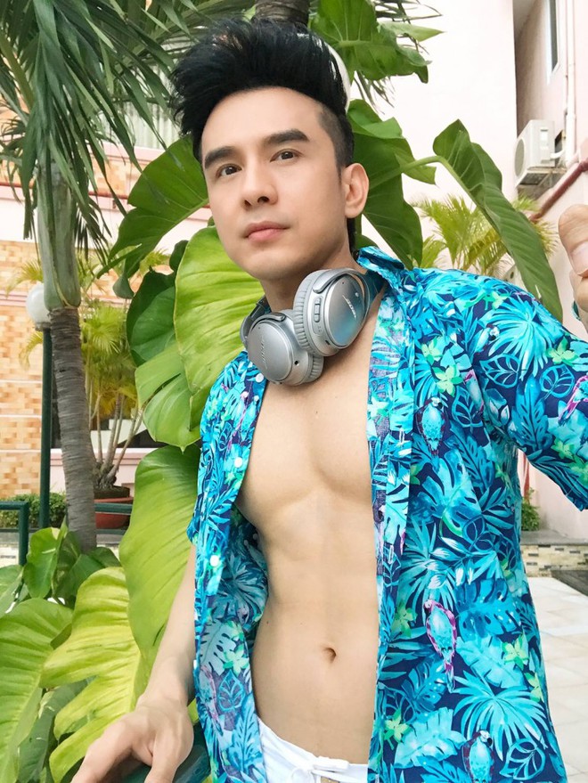 Đ&acirc;u chỉ tr&ecirc;n s&acirc;n cỏ, nh&igrave;n v&agrave;o showbiz cũng c&oacute; những mỹ nam t&ecirc;n Dũng v&agrave; Trường! - Ảnh 3.