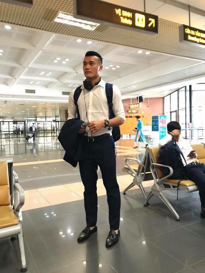 U23 Việt Nam: Chỉ cần diện sơ mi trắng th&ocirc;i l&agrave; kh&ocirc;ng cần cưa, c&ocirc; g&aacute;i n&agrave;o cũng đổ! - Ảnh 5.