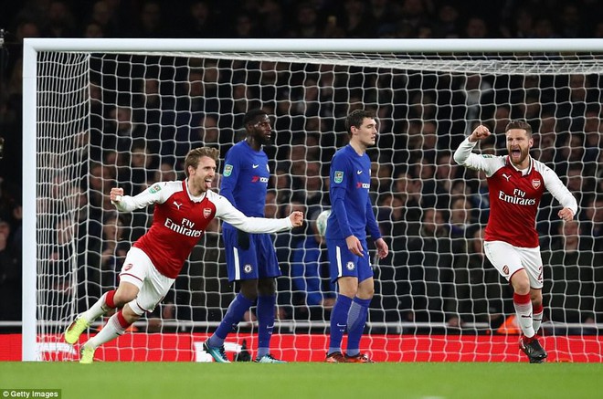 Hậu vệ đá phản lưới nhà, Chelsea nhìn Arsenal vào chung kết League Cup - Ảnh 3.