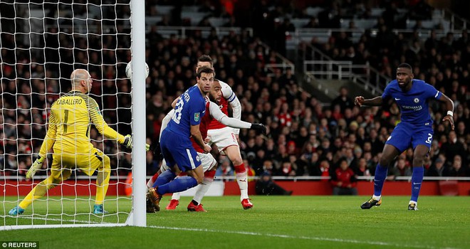 Hậu vệ đá phản lưới nhà, Chelsea nhìn Arsenal vào chung kết League Cup - Ảnh 5.