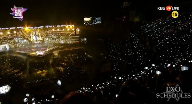 Thần tượng không tham gia, fan EXO vẫn đến Seoul Music Awards và chơi đẹp trên khán đài - Ảnh 1.