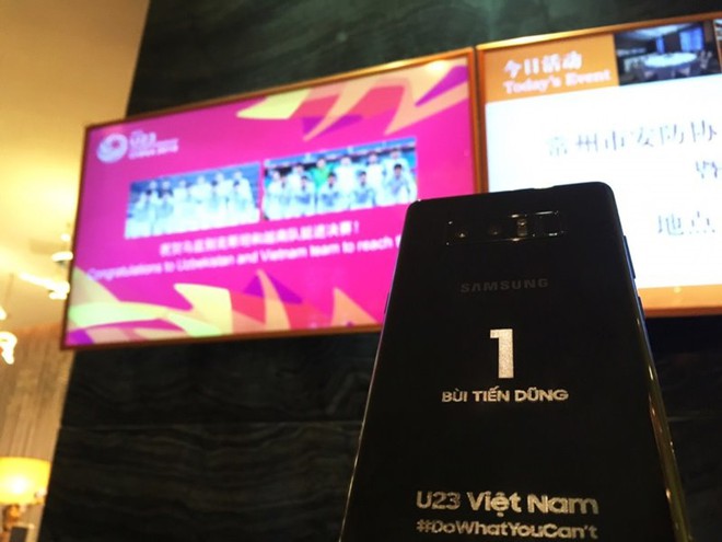 Samsung tặng mỗi cầu thủ U23 Việt Nam một điện thoại Galaxy Note 8 phiên bản hàng thửa - Ảnh 2.