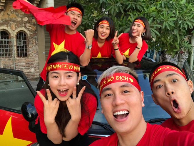 3 gia đ&igrave;nh hot nhất MXH Việt đ&atilde; hừng hực kh&ocirc;ng kh&iacute; cổ vũ U23 Việt Nam - Ảnh 1.