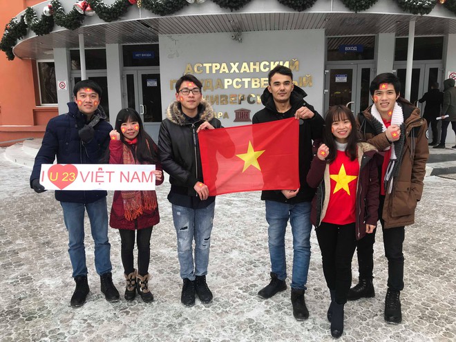 Bất chấp mưa tuyết, du học sinh Việt khắp thế giới đã sẵn sàng cổ vũ U23 Việt Nam! - Ảnh 4.