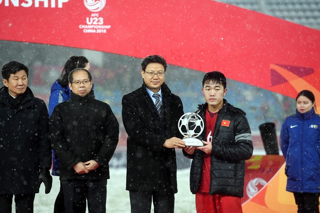 Chơi thứ bóng đá tận hiến như thế, U23 Việt Nam quá xứng đáng với giải thưởng Fair-Play - Ảnh 4.