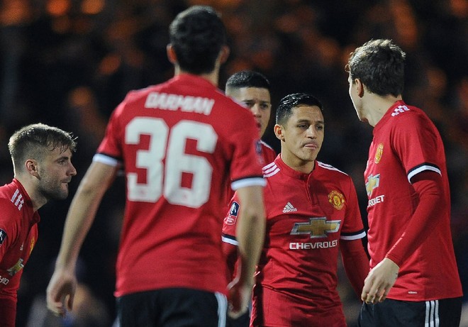 Tân binh Alexis Sanchez kiến tạo, Man Utd thắng đậm tại vòng 4 FA Cup - Ảnh 12.