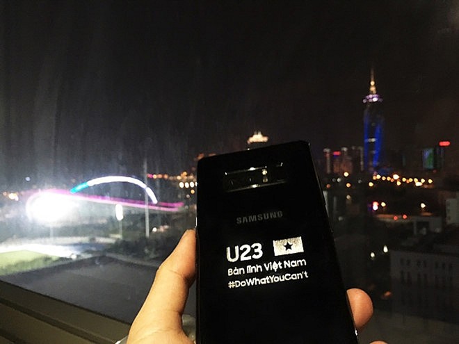 Samsung tặng mỗi cầu thủ U23 Việt Nam một điện thoại Galaxy Note 8 phiên bản hàng thửa - Ảnh 4.