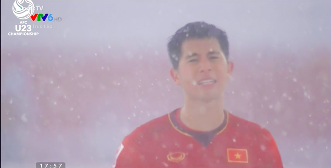 Clip Đ&igrave;nh Trọng v&agrave; Văn Đức trận chung kết: Đ&aacute; b&oacute;ng th&ocirc;i vẫn đẹp v&agrave; cảm x&uacute;c như đ&oacute;ng MV! - Ảnh 3.