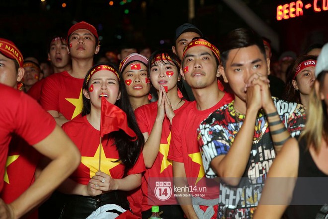 Sao Việt đ&atilde; kh&oacute;c như mưa sau m&agrave;n thua v&agrave;o ph&uacute;t ch&oacute;t của đội tuyển U23 Việt Nam - Ảnh 2.