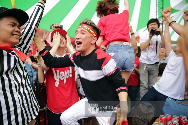 Sau si&ecirc;u phẩm gỡ h&ograve;a dưới mưa tuyết của Quang Hải: Nghệ sĩ Việt bật kh&oacute;c tự h&agrave;o! - Ảnh 1.