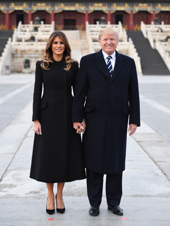 Đệ nhất phu nhân Melania Trump cũng chỉ thường xuyên diện đi diện lại đôi giày đơn giản này - Ảnh 1.