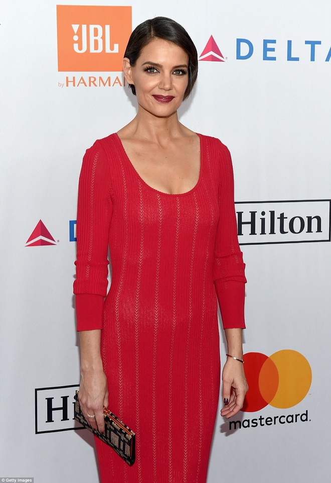 Loạt sao xuất hiện lộng lẫy, khoe đường cong bốc lửa tr&ecirc;n thảm đỏ tiệc tiền Grammy 2018 - Ảnh 12.