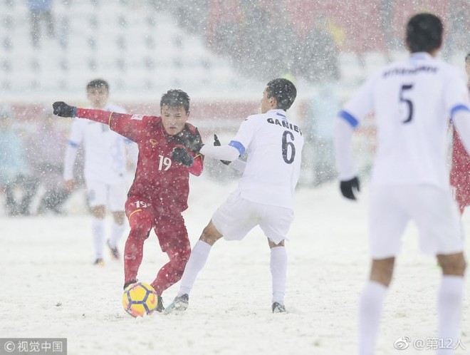 Viết về những chàng trai U23 Việt Nam: Những cậu bé bán diêm trong bão tuyết - Ảnh 3.