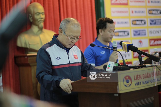 HLV Park Hang Seo cảm động: Người d&acirc;n ch&agrave;o đ&oacute;n U23 Việt Nam, kh&ocirc;ng kh&aacute;c g&igrave; H&agrave;n Quốc dự World Cup 2002 - Ảnh 1.