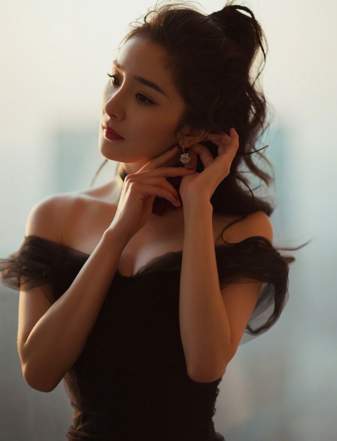 Mỹ nh&acirc;n Cbiz đọ sống mũi cao ngất: Người vướng nghi vấn thẩm mỹ, kẻ tự tin với nhan sắc trời ban - Ảnh 8.