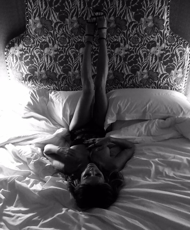 Đ&ecirc;m tiệc hậu Grammy: Trời lạnh 7 độ C, c&aacute;c sao vẫn thi nhau diện đồ hở tr&ecirc;n lộ dưới - Ảnh 14.