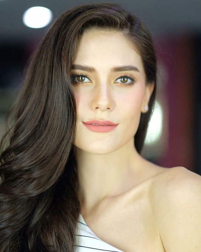 Đ&acirc;y l&agrave; nhan sắc vượt thời gian của 10 Hoa hậu đẹp nhất thế giới 2017 - Ảnh 7.