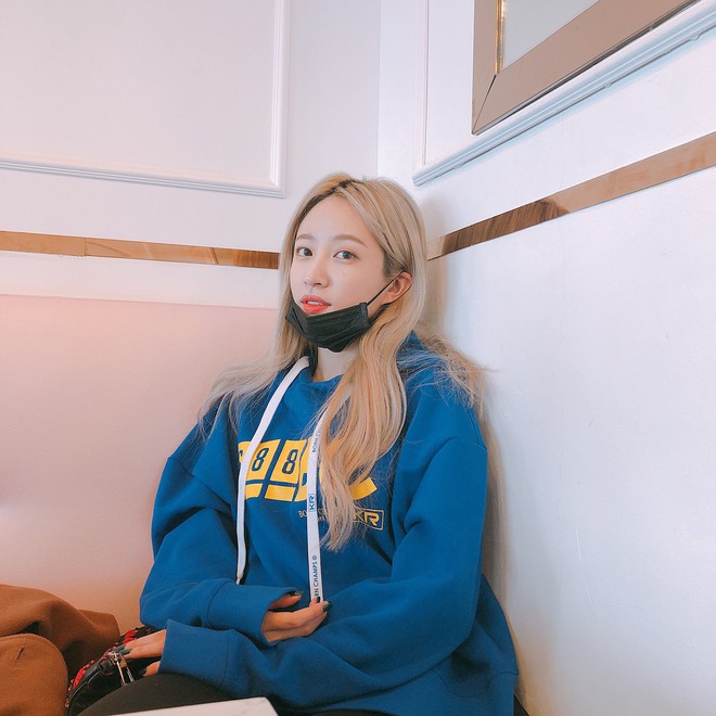 Hani (EXID) đã làm gì phải đi sự kiện với cặp lông mày có cũng như không thế này? - Ảnh 4.