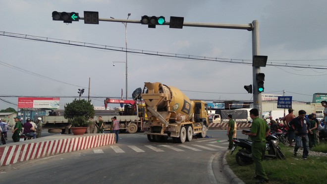 Nam thanh niên bị cuốn vào gầm xe bồn, tử vong ở Sài Gòn - Ảnh 2.