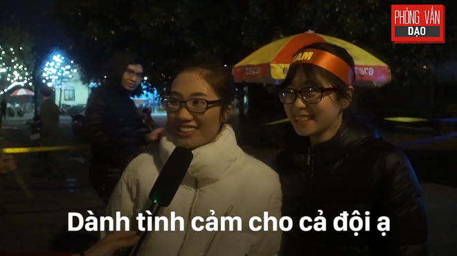 Phỏng vấn dạo: Cảm xúc của người hâm mộ khi đón U23 Việt Nam trở về trong vòng tay - Ảnh 12.