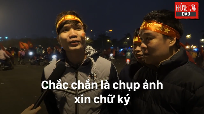 Phỏng vấn dạo: Cảm x&uacute;c của người h&acirc;m mộ khi đ&oacute;n U23 Việt Nam trở về trong v&ograve;ng tay - Ảnh 16.