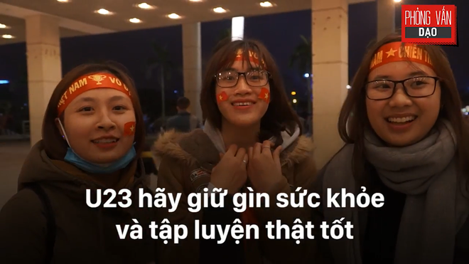 Phỏng vấn dạo: Cảm x&uacute;c của người h&acirc;m mộ khi đ&oacute;n U23 Việt Nam trở về trong v&ograve;ng tay - Ảnh 20.
