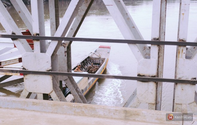 Chùm ảnh: Cầu Long Kiển được thông xe trở lại sau hơn 10 ngày bị sập, người dân đôi bờ vui mừng - Ảnh 11.