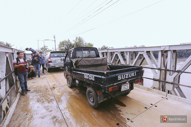 Chùm ảnh: Cầu Long Kiển được thông xe trở lại sau hơn 10 ngày bị sập, người dân đôi bờ vui mừng - Ảnh 5.