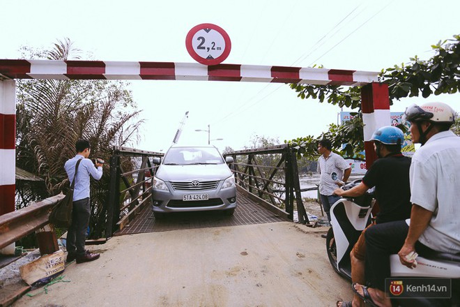 Chùm ảnh: Cầu Long Kiển được thông xe trở lại sau hơn 10 ngày bị sập, người dân đôi bờ vui mừng - Ảnh 3.