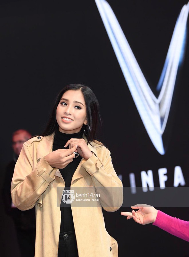 Hoa hậu Trần Tiểu Vy tất bật tập luyện cho sự kiện ra mắt xe VINFAST - Ảnh 8.